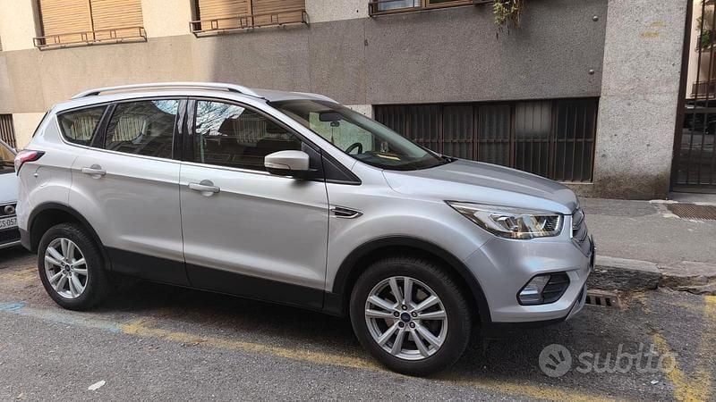 Usata Ford Kuga 120 CV (88 kW) 2017 Grigio SUV