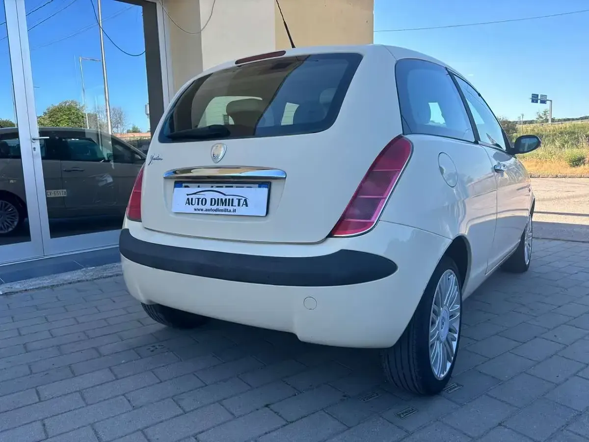 Brugt Lancia Ypsilon 80 HK (58 kW) 2006 Beige Hatchback