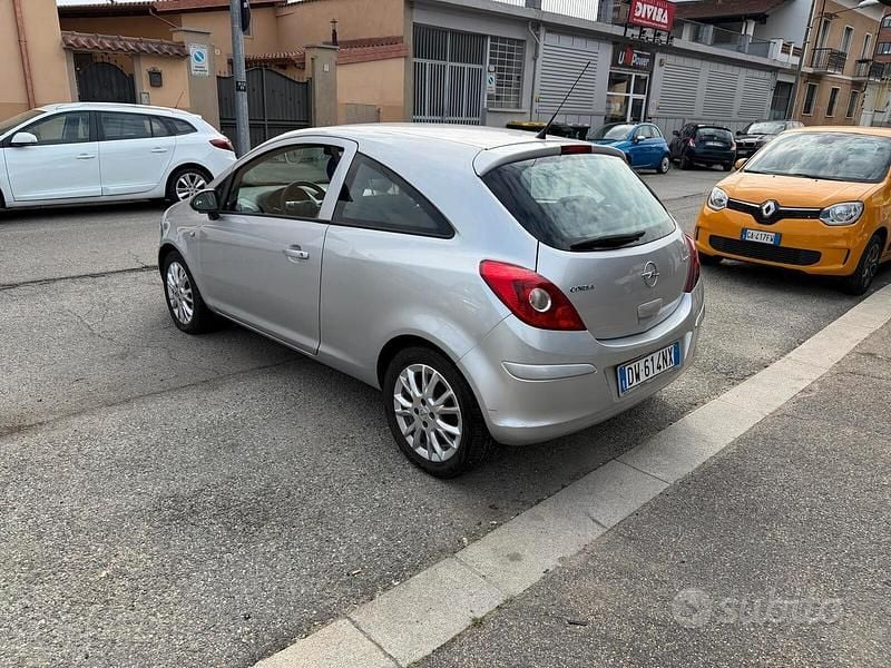 Usata Opel Corsa Sport 75 CV (55 kW) 2009 Grigio Utilitaria