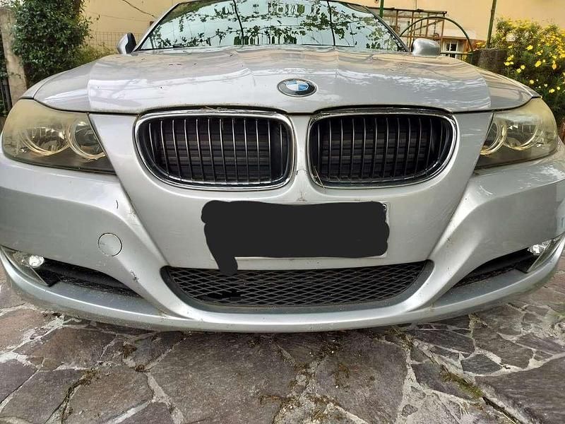 Argento Usata 2009 BMW 320 Station wagon | 4000 € (Ottimo prezzo) - Immagine 1/4