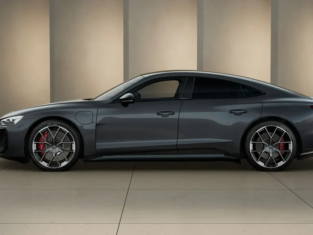 Nuova Audi RS e-tron GT Design 2026 Grigio nimbus effetto perla Berlina