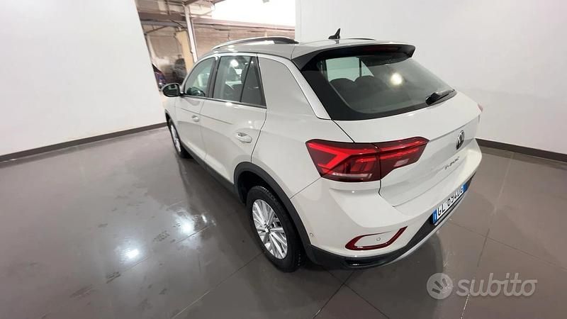 Usata VW T-Roc Life 110 CV (80 kW) 2023 Grigio SUV