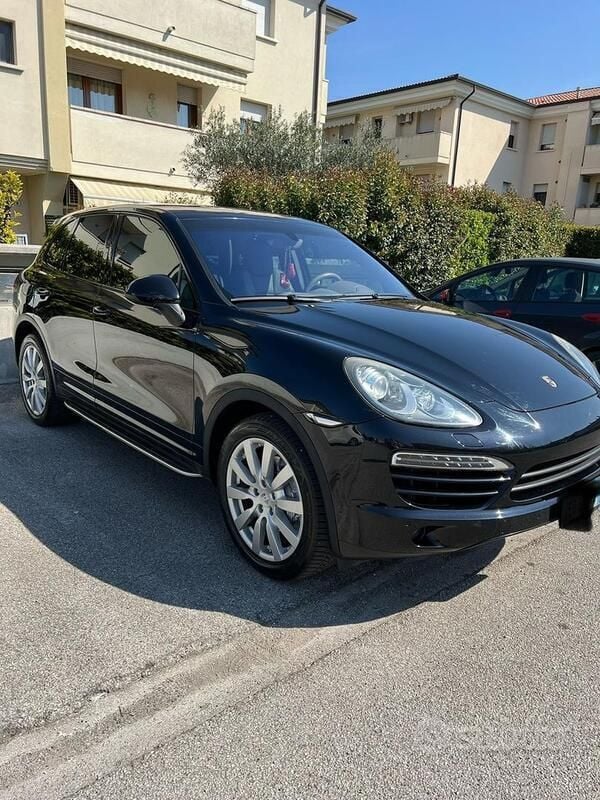 Nero Usata 2010 Porsche Cayenne SUV | 14.000 € (Buon prezzo) - Immagine 1/4