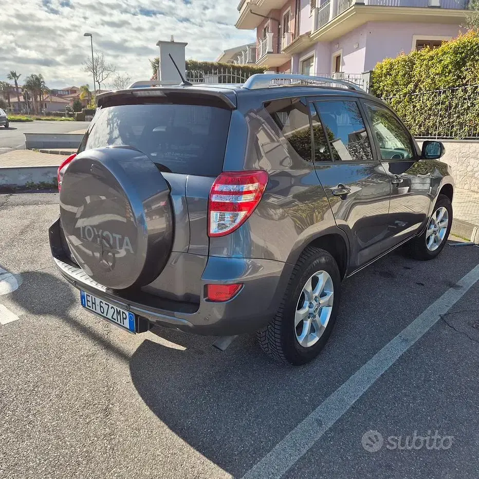 Usata Toyota RAV4 150 CV (110 kW) 2011 SUV