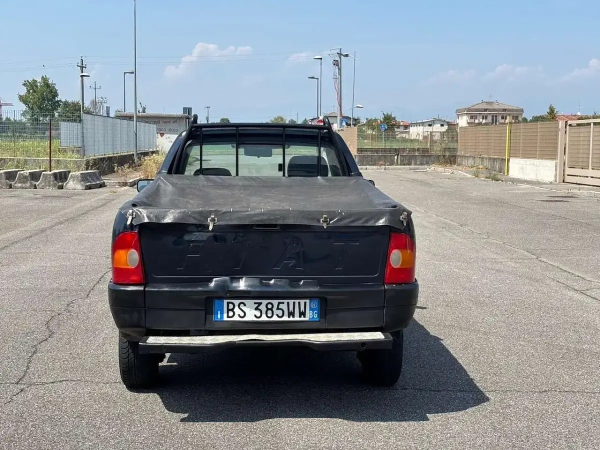 Usata Fiat Strada 82 CV (60 kW) 2001 Blu/azzurro Pick-up