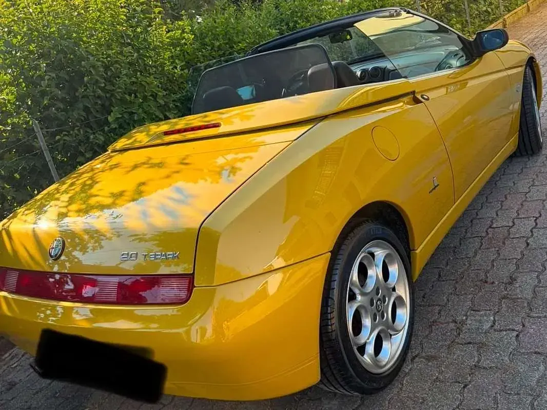 Usata Alfa Romeo Spider 155 CV (114 kW) 1999 Giallo Cabrio