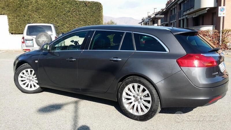 Grigio Usata 2011 Opel Insignia Cosmo Station wagon | 4850 € - Immagine 1/4