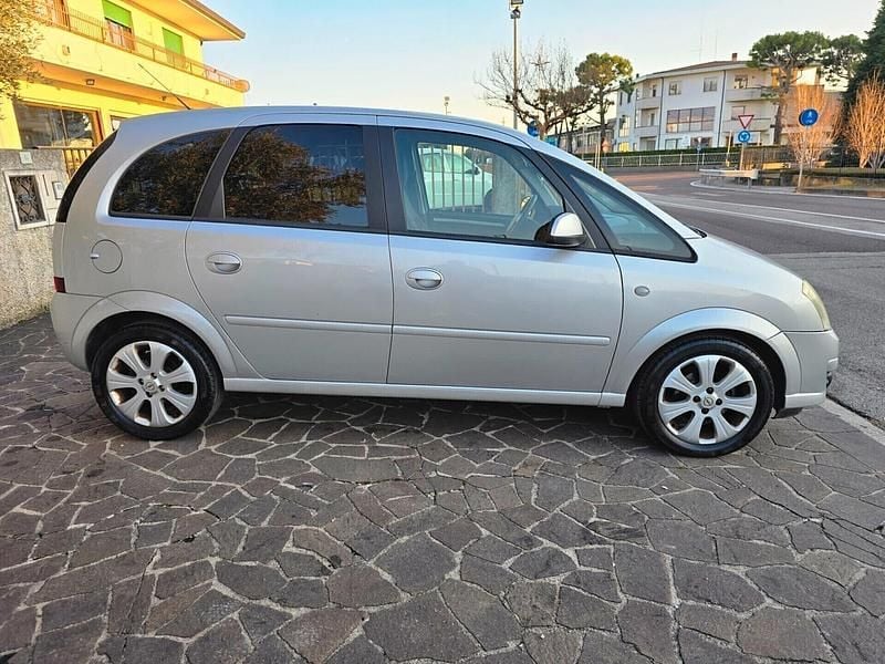 Usata Opel Meriva 90 CV (66 kW) 2008 Argento Monovolume