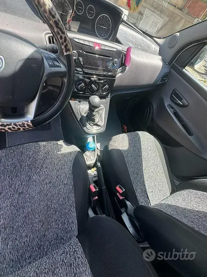 Usata Lancia Ypsilon 69 CV (50 kW) 2011 Bianco Utilitaria