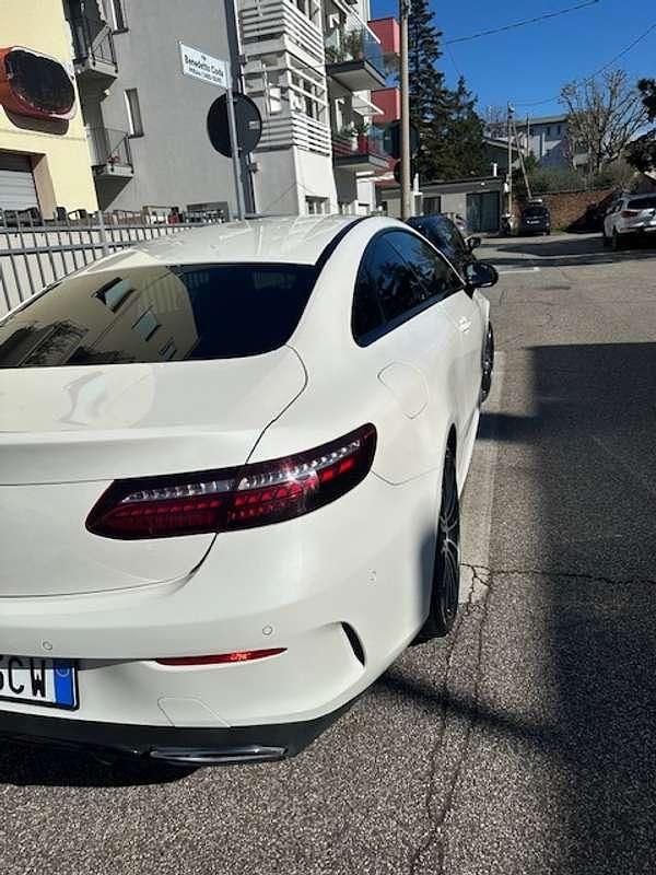 Usata Mercedes E220 Premium Plus 194 CV (142 kW) 2020 Bianco Coupé