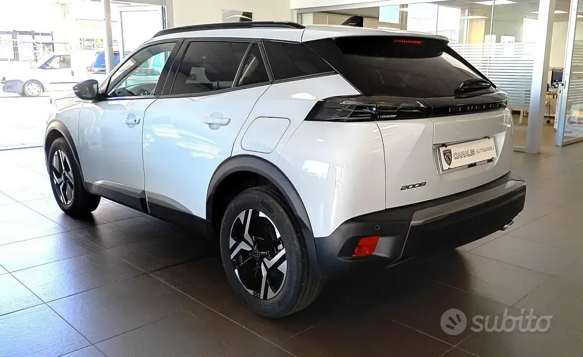 Usata Peugeot 2008 Allure 131 CV (96 kW) 2024 Bianco SUV