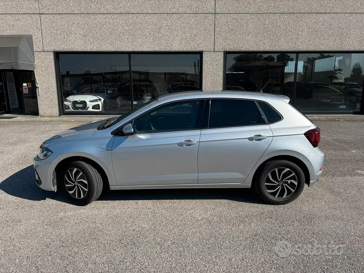 Usata VW Polo Life 80 CV (58 kW) 2023 Grigio Utilitaria