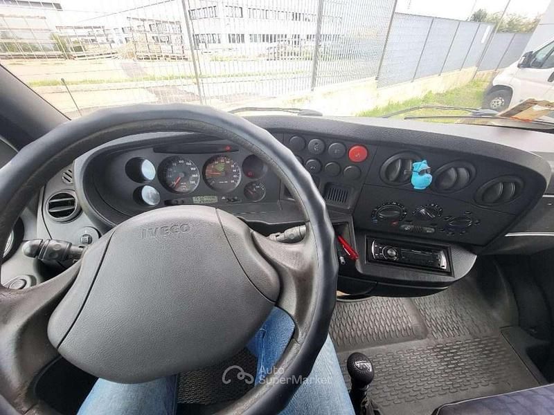 Usata Iveco Daily 145 CV (106 kW) 2003 Gray Utilitaria