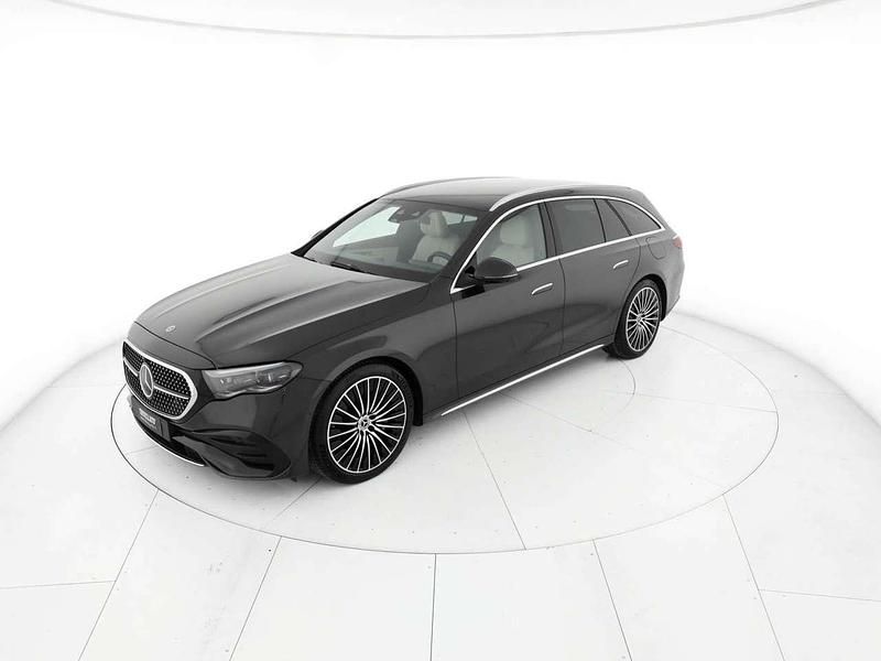 Usata Mercedes E300 AMG Line Premium Plus 313 CV (230 kW) 2024 Graphite grey metallic Station wagon