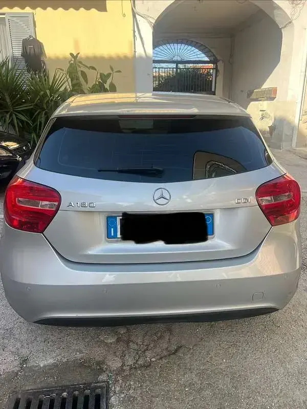 Usata Mercedes A180 Executive 109 CV (80 kW) 2013 Argento Utilitaria