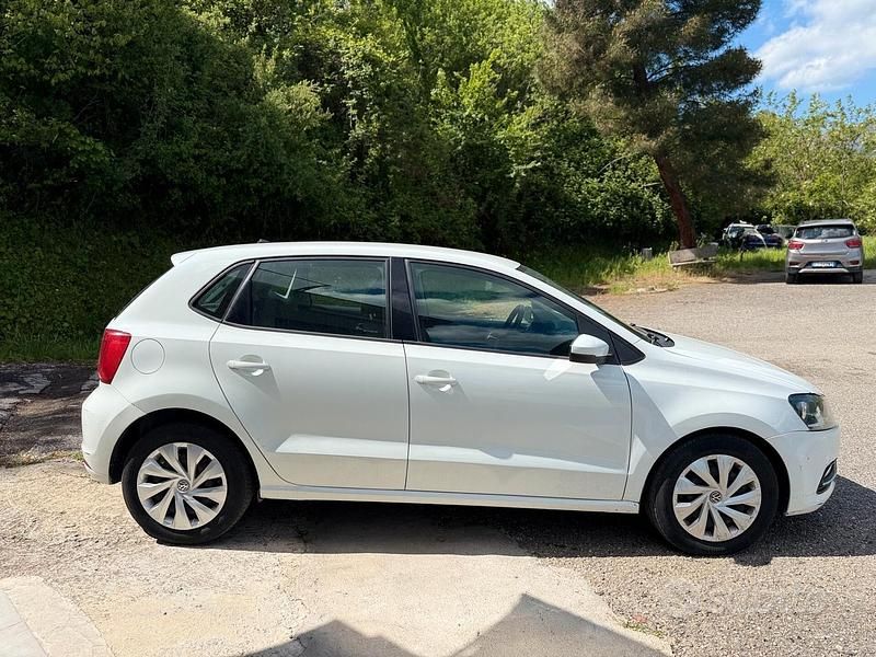 Begagnad VW Polo Trendline 75 HK (55 kW) 2015 Vit Sedan