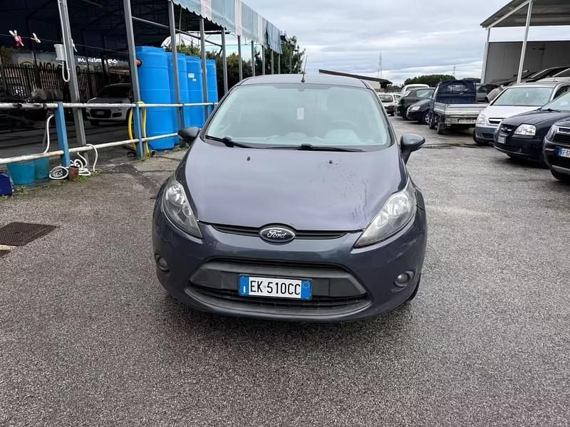 Usata Ford Fiesta 70 CV (51 kW) 2011 Grigio Utilitaria