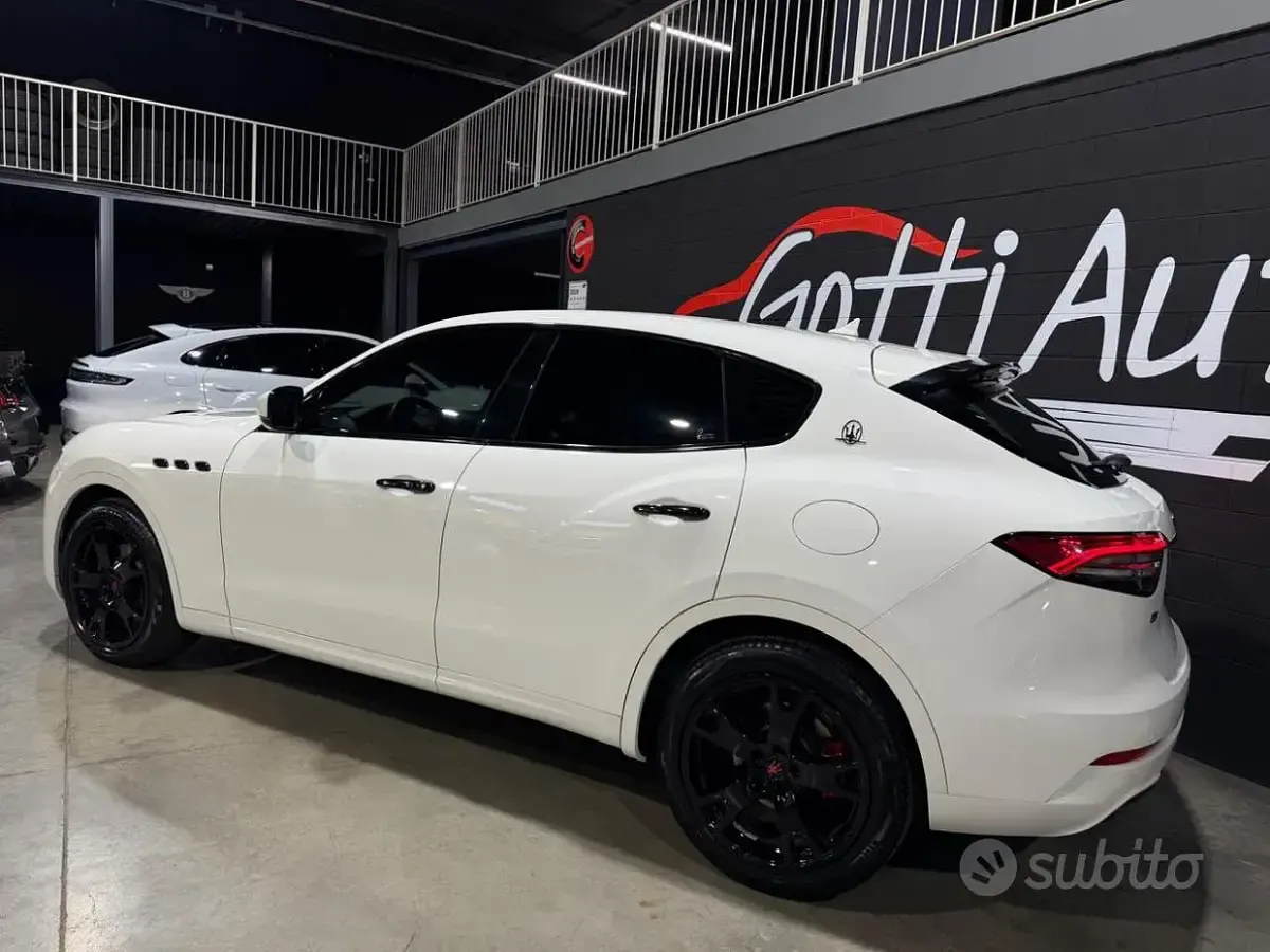 Usata Maserati Levante 349 CV (256 kW) 2021 Bianco SUV