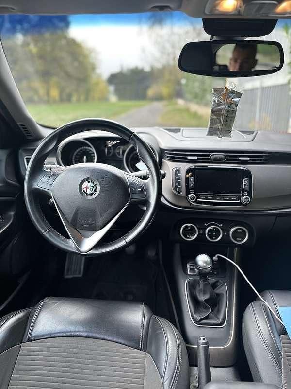 Usata Alfa Romeo Giulietta Exclusive 120 CV (88 kW) 2015 Utilitaria