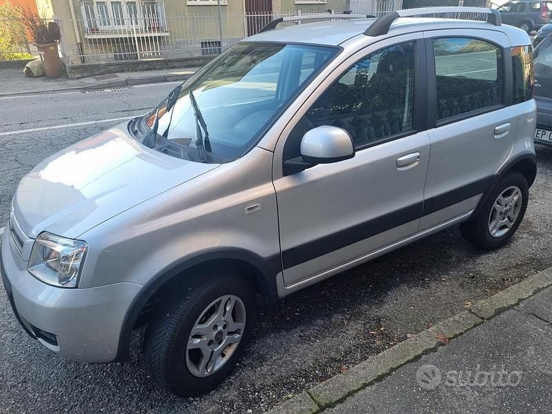 Usata Fiat Panda 4x4 Climbing 75 CV (55 kW) 2012 Grigio Utilitaria