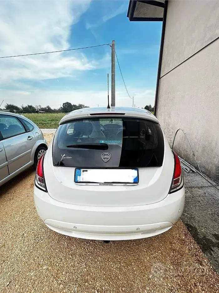Usata Lancia Ypsilon 95 CV (69 kW) 2017 Bianco Utilitaria