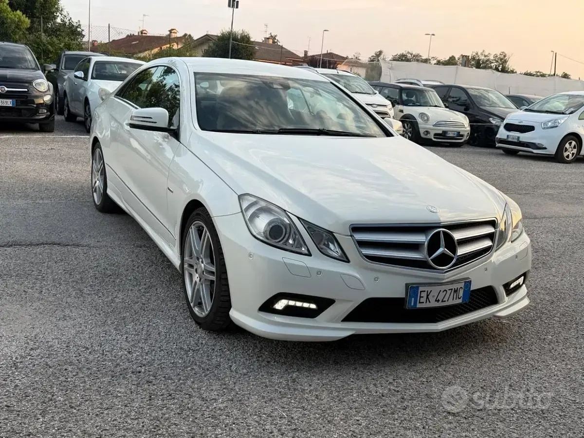 Usata Mercedes E220 Elegance 170 CV (125 kW) 2012 Bianco Berlina