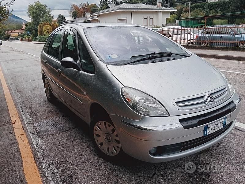 Usata Citroën Xsara Picasso 129 CV (94 kW) 2005 Grigio Monovolume