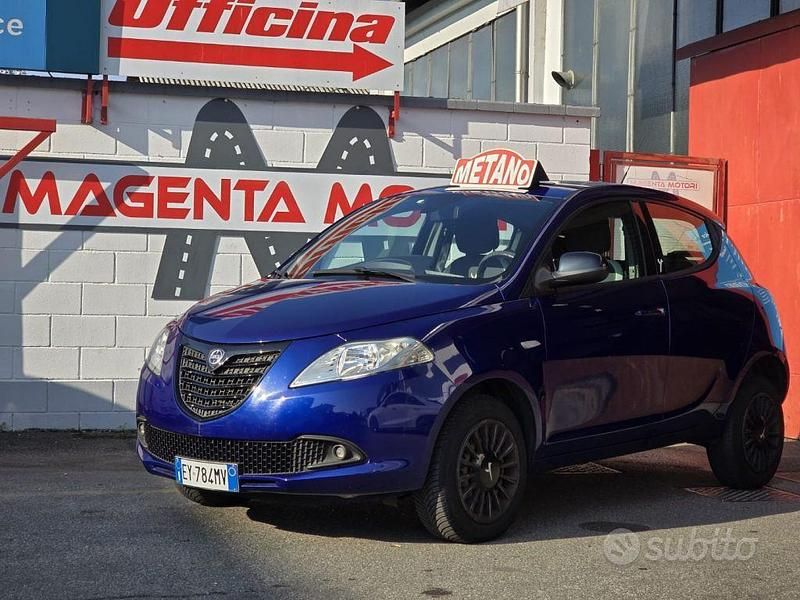 Usata Lancia Ypsilon 85 CV (62 kW) 2015 Blu Utilitaria