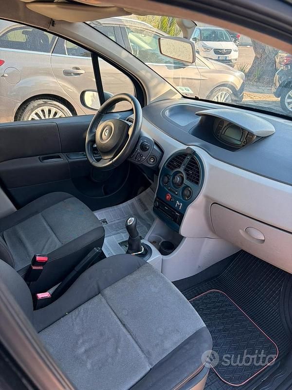 Usata Renault Modus 85 CV (62 kW) 2005 Nero Monovolume