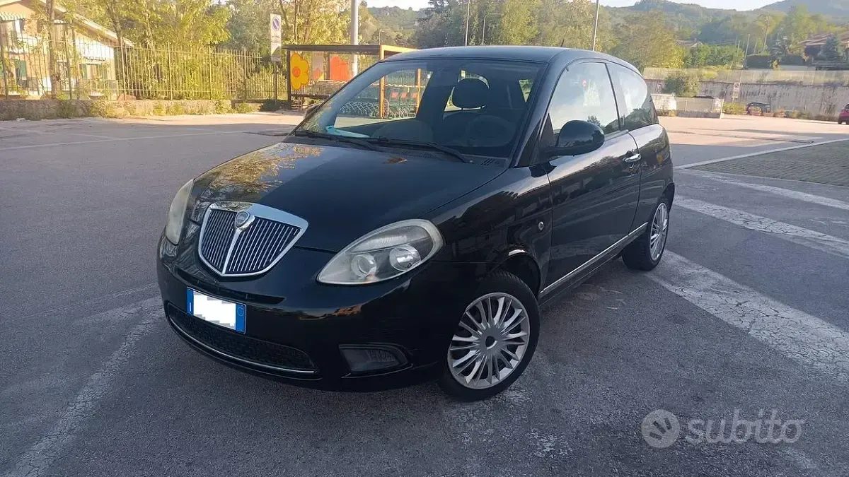 Gebraucht Lancia Ypsilon 69 PS (50 kW) 2011 Schwarz Kleinwagen