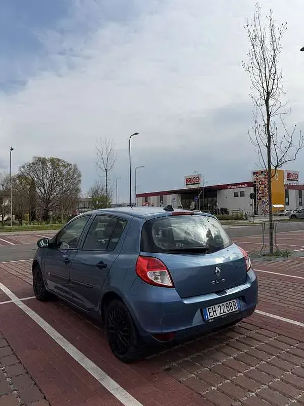 Usata Renault Clio II Dynamique 75 CV (55 kW) 2011 Berlina