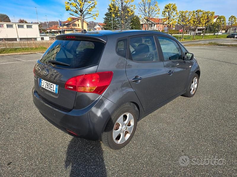 Usata Kia Venga EX 90 CV (66 kW) 2011 Grigio Utilitaria