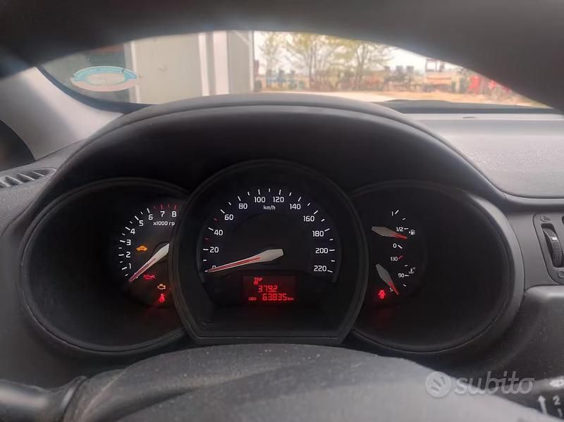 Usata Kia Rio 84 CV (61 kW) 2016 Bianco Utilitaria