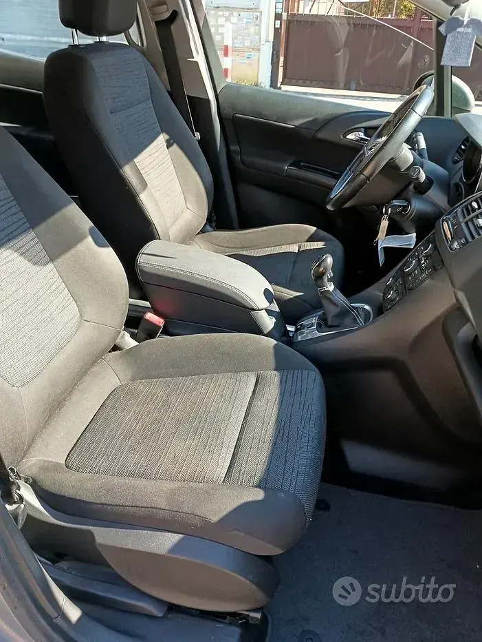 Usata Opel Meriva 101 CV (74 kW) 2015 Grigio Monovolume