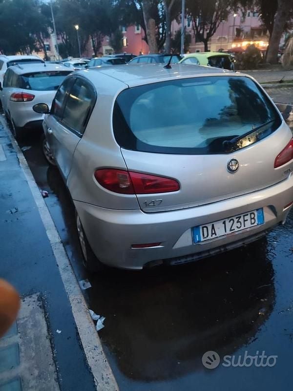 Grigio Usata 2006 Alfa Romeo 147 Due volumi | 2000 € (Buon prezzo) - Immagine 1/4