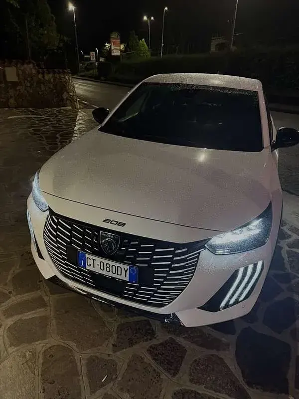 Usata Peugeot 208 GT 101 CV (74 kW) 2024 Bianco Utilitaria