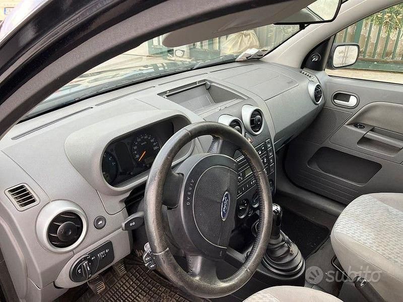 Usata Ford Fusion 101 CV (74 kW) 2002 Nero Utilitaria