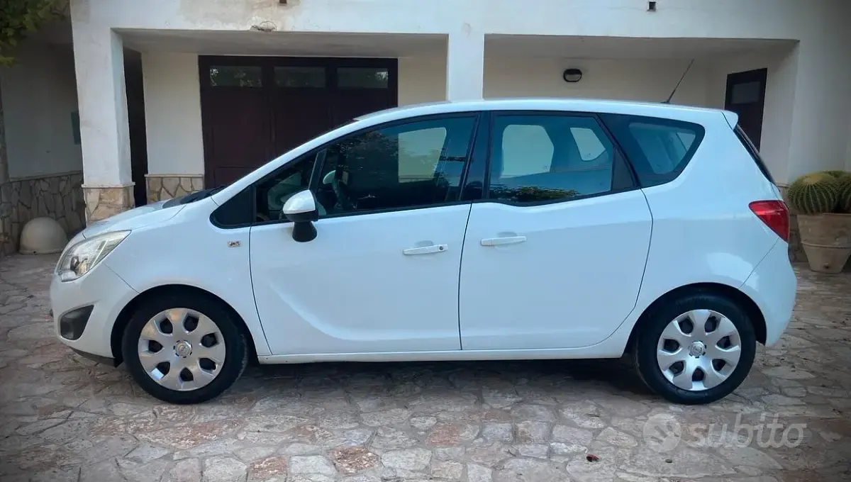 Usata Opel Meriva 95 CV (69 kW) 2011 Bianco Monovolume