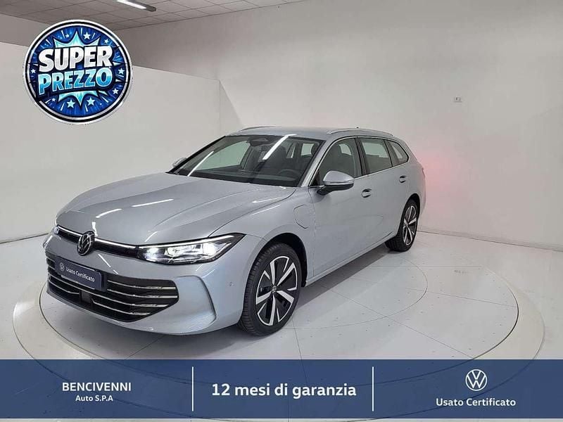 Usata VW Passat 204 CV (150 kW) 2025 Grigio Station wagon