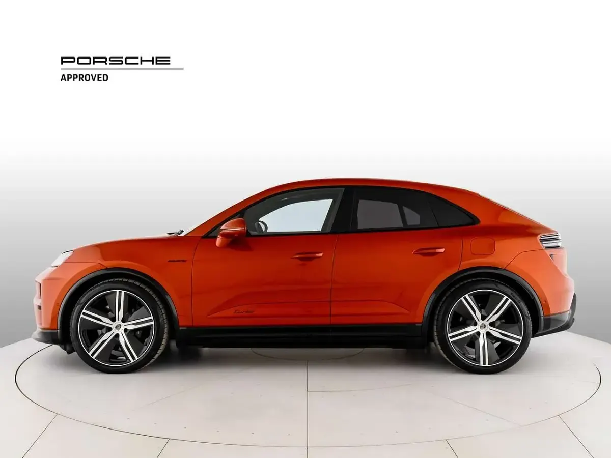 Usata Porsche Macan Turbo 469 kW (639 CV) 2024 Papaya metallizzato SUV