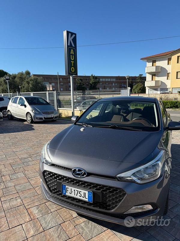 Usata Hyundai i20 75 CV (55 kW) 2017 Grigio Berlina