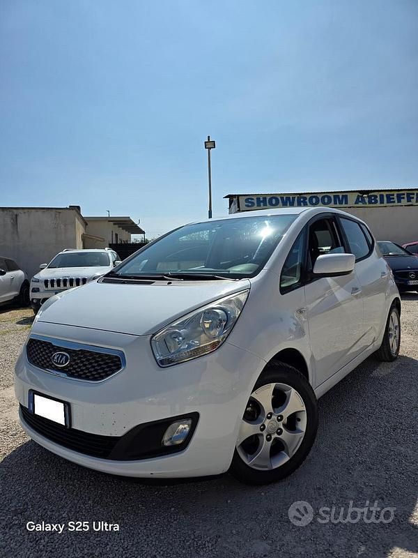 Usata Kia Venga 90 CV (66 kW) 2011 Bianco Utilitaria