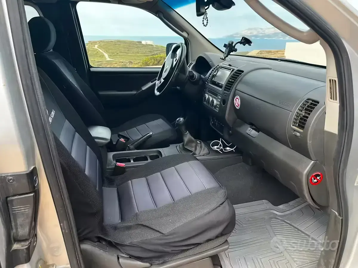 Second-hand Nissan Navara 174 CP (127 kW) 2007 Gri Pickup