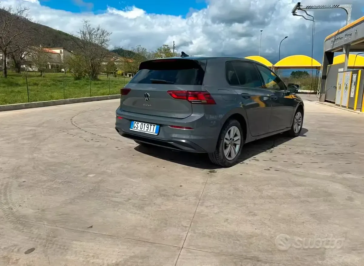 Usata VW Golf VIII 150 CV (110 kW) 2021 Berlina