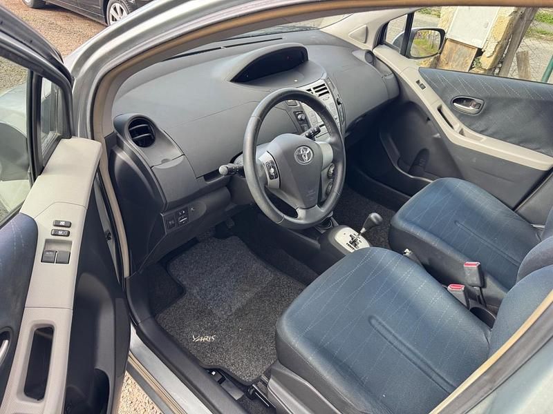 Usata Toyota Yaris 89 CV (65 kW) 2008 Grigio Utilitaria