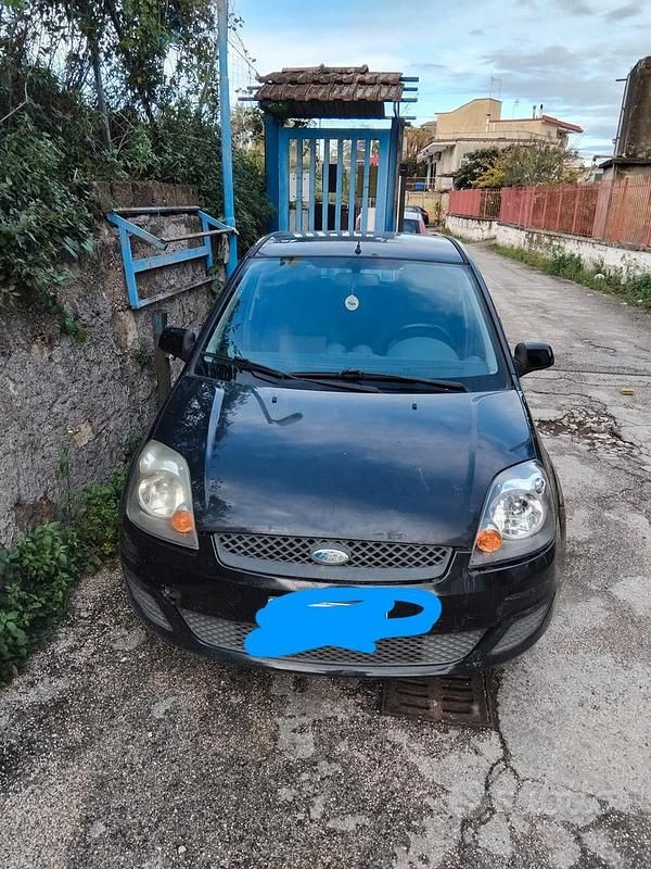 Usata 2008 Ford Fiesta Tre volumi | 1200 € (Super prezzo) - Immagine 1/4