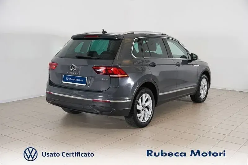 Usata VW Tiguan Life 150 CV (110 kW) 2023 Dolphin grey SUV