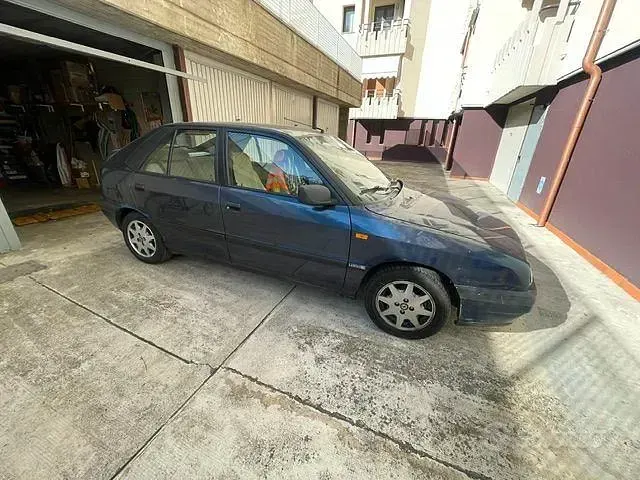 Usata Lancia Delta 75 CV (55 kW) 1994 Blu Utilitaria