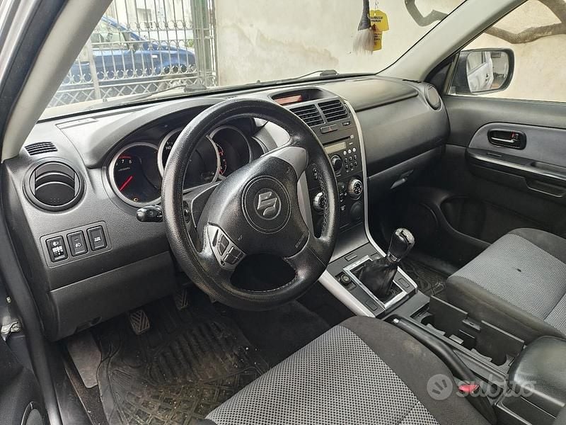 Usata Suzuki Grand Vitara 185 CV (136 kW) 2006 Grigio SUV