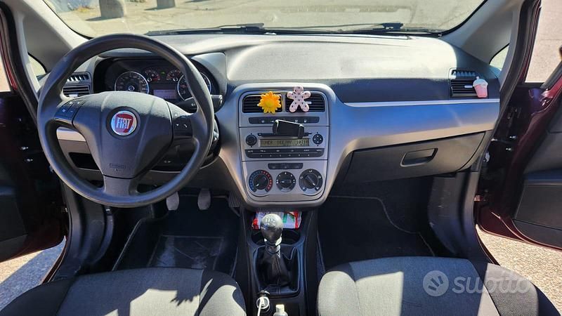 Usata Fiat Grande Punto 77 CV (56 kW) 2012 Lilla Utilitaria